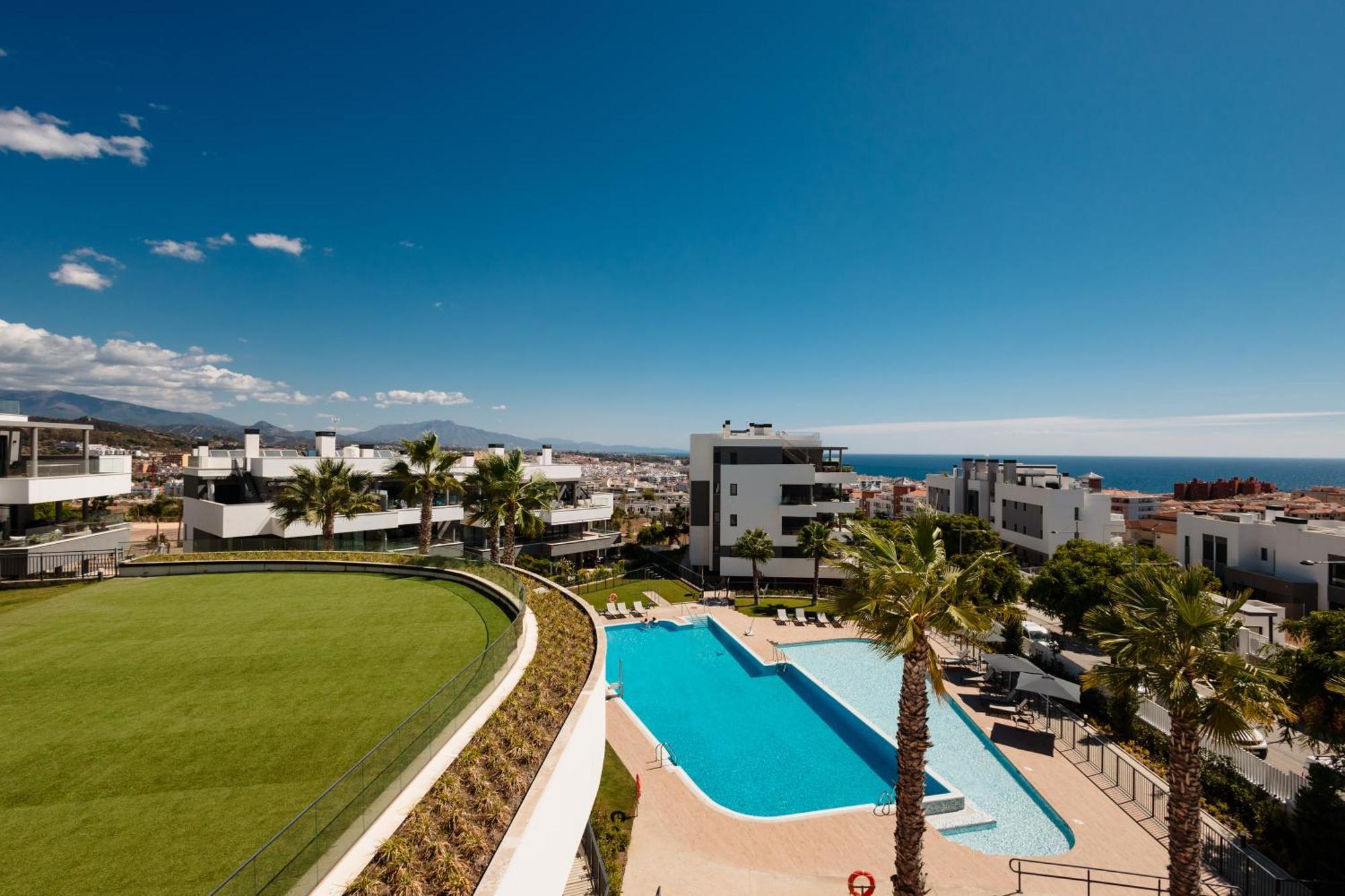 Luxurious 2 Bedroom Apartment Close To The Beach In Estepona Eksteriør billede