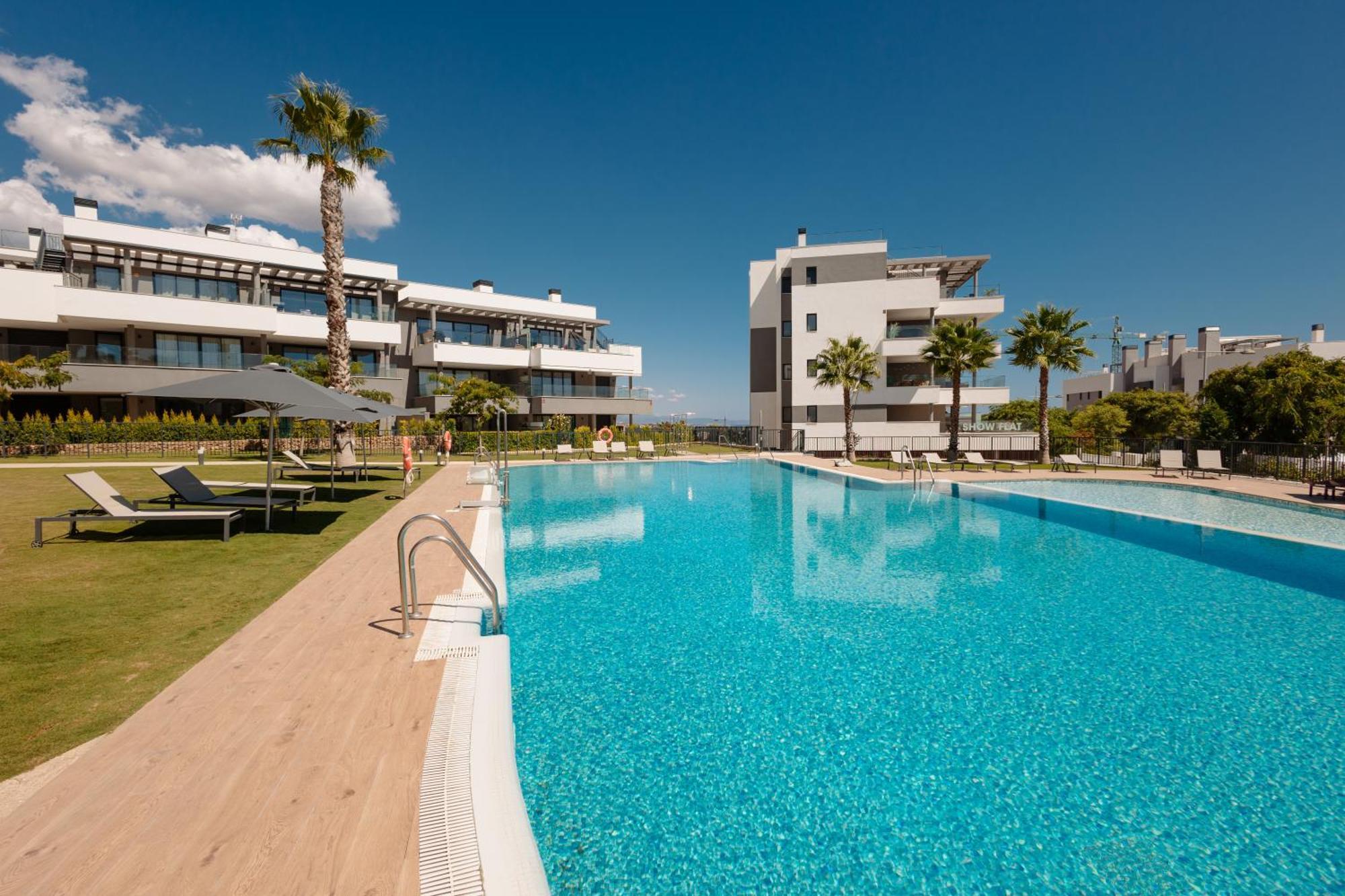 Luxurious 2 Bedroom Apartment Close To The Beach In Estepona Eksteriør billede