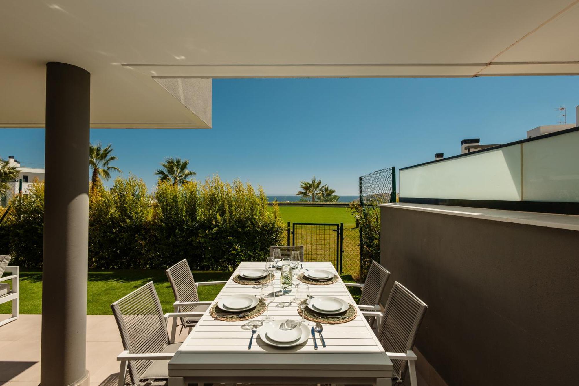 Luxurious 2 Bedroom Apartment Close To The Beach In Estepona Eksteriør billede